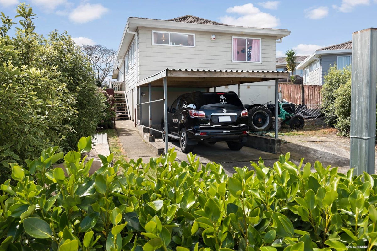2/25 Silver Creek Road, Weymouth, Auckland - Carousel 1