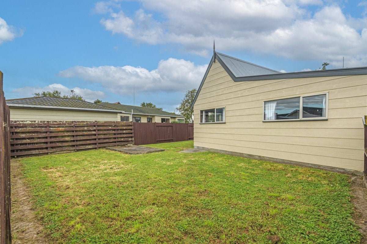 28 Suzanne Grove, Kelvin Grove, Palmerston North - Carousel 16
