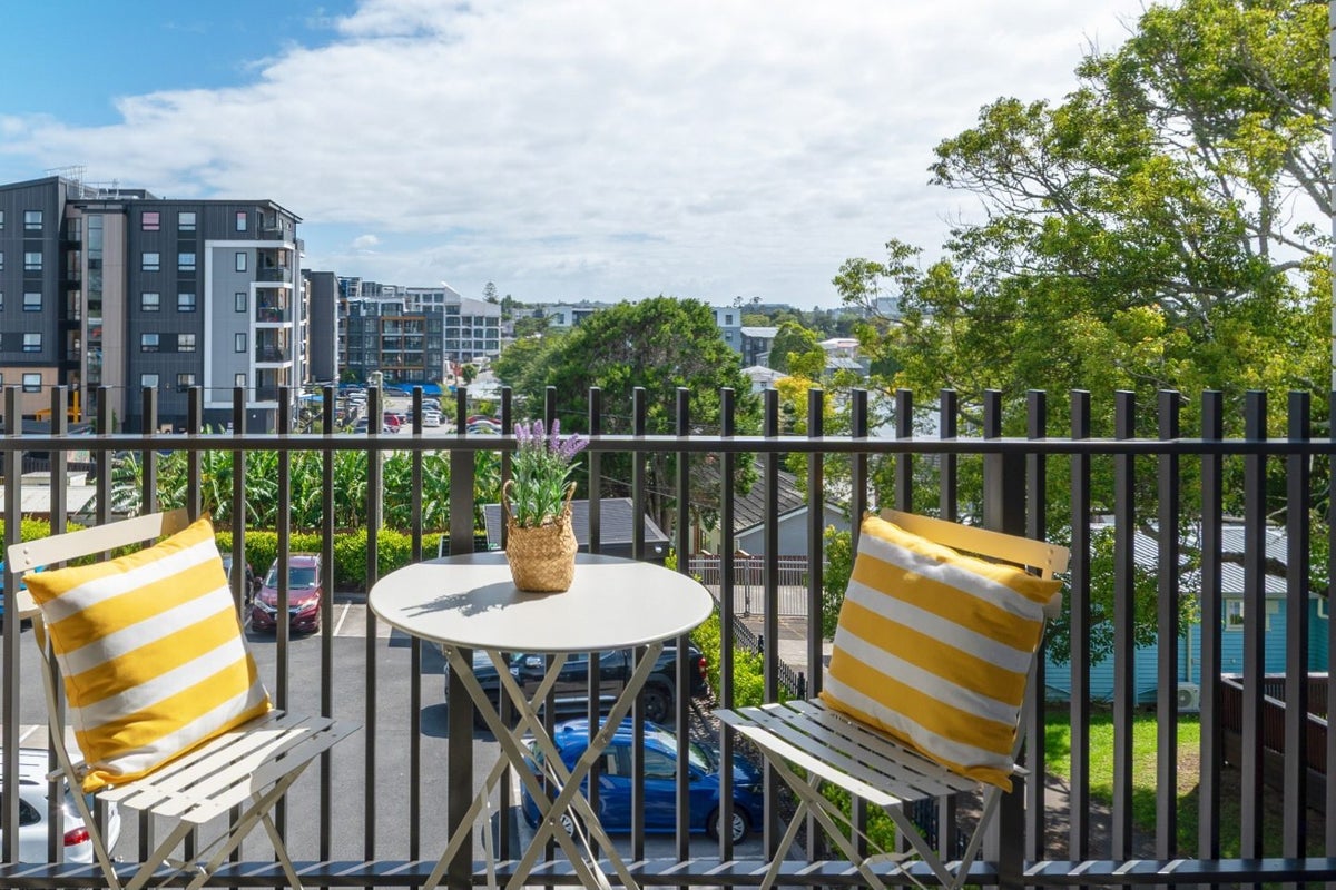 210/165 Lake Road, Northcote, Auckland - Carousel 2