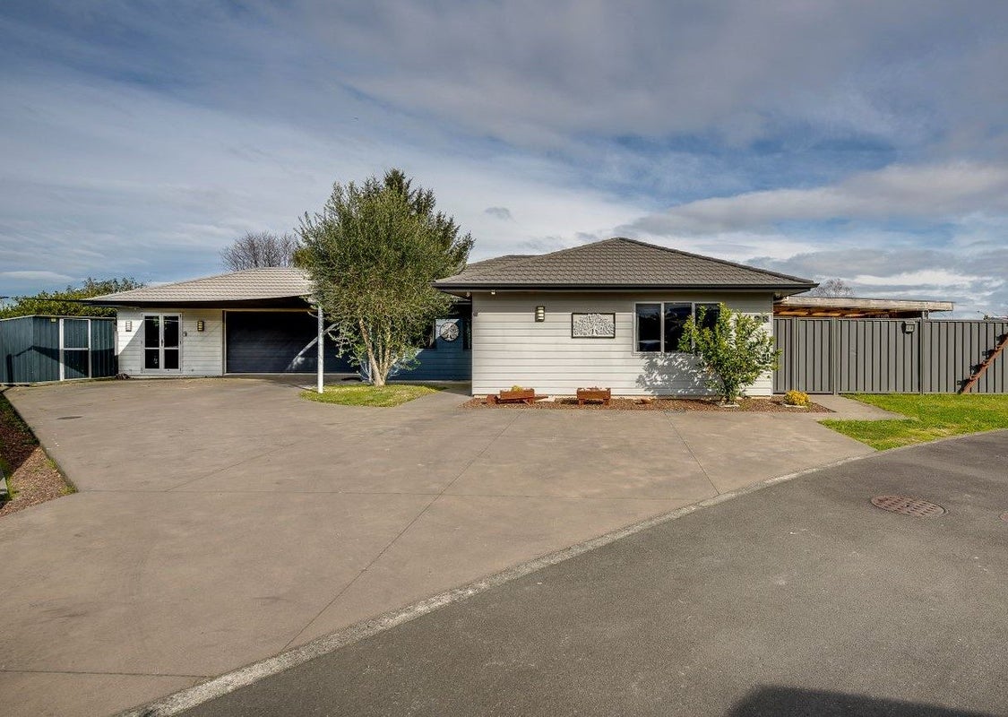 28 McNaughton Place, Onekawa, Napier - Carousel 1