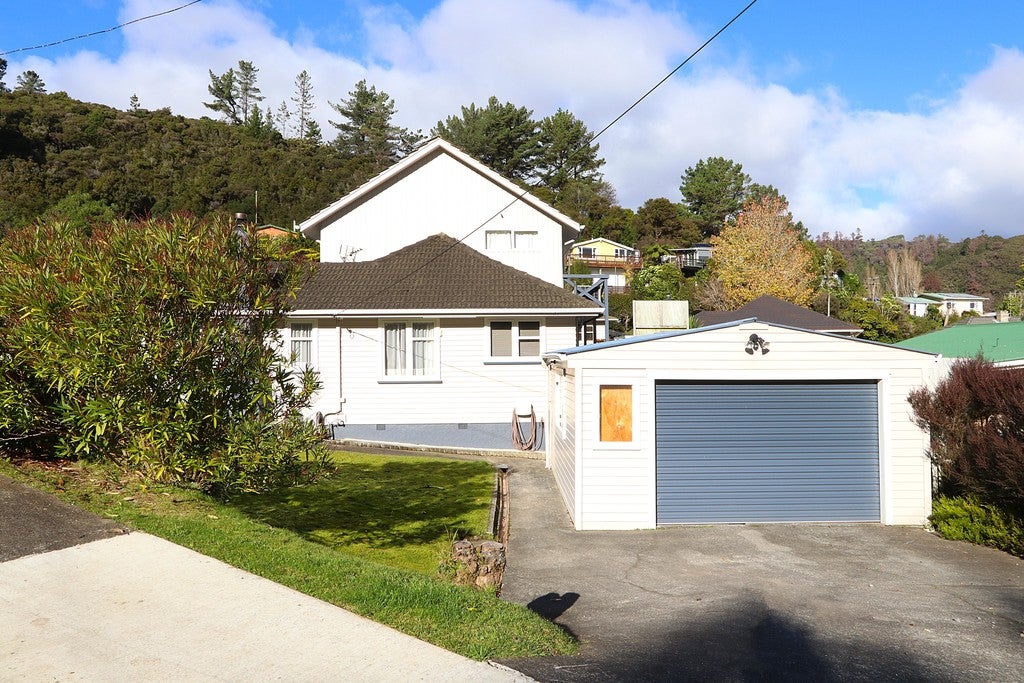 24 Lowry Crescent, Stokes Valley, Lower Hutt - Carousel 2