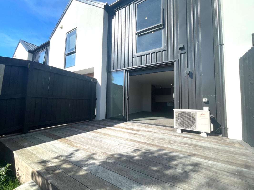 16/27 New Brighton Road, Shirley, Christchurch - Carousel 1