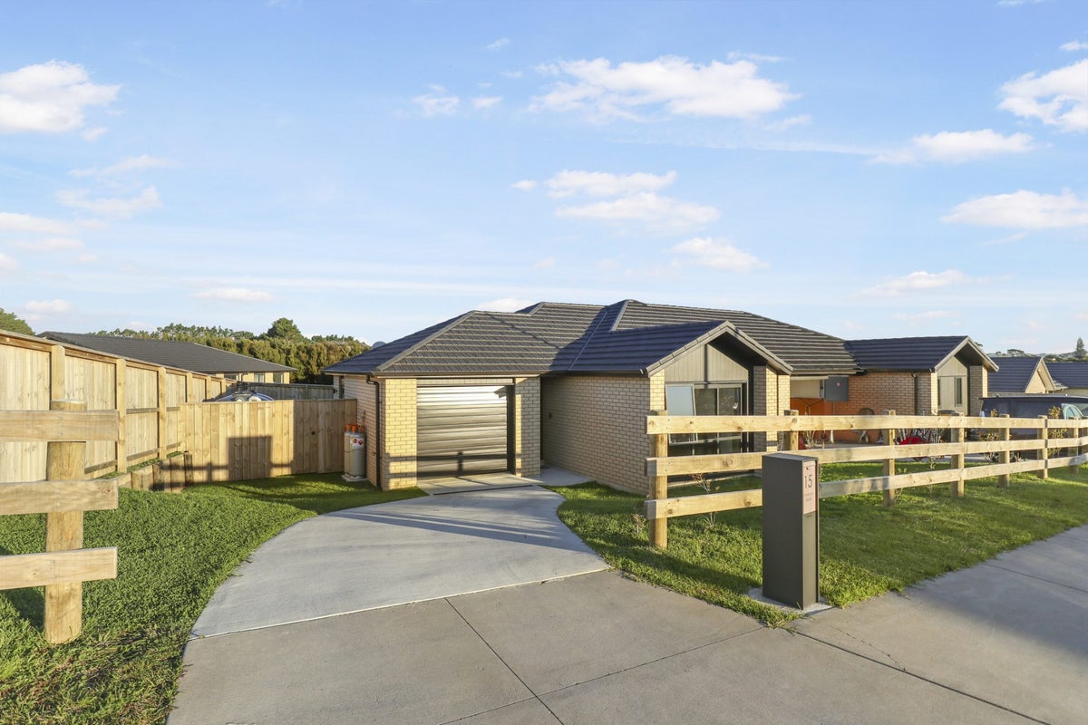 15 Omahuru Road, Waiuku - Carousel 1