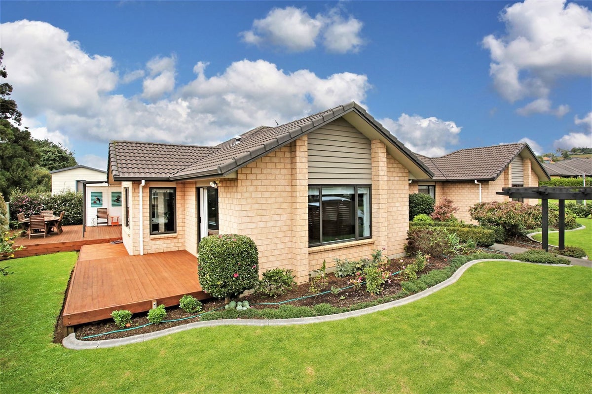 1 Overend Court, Pukekohe, Auckland - Carousel 1
