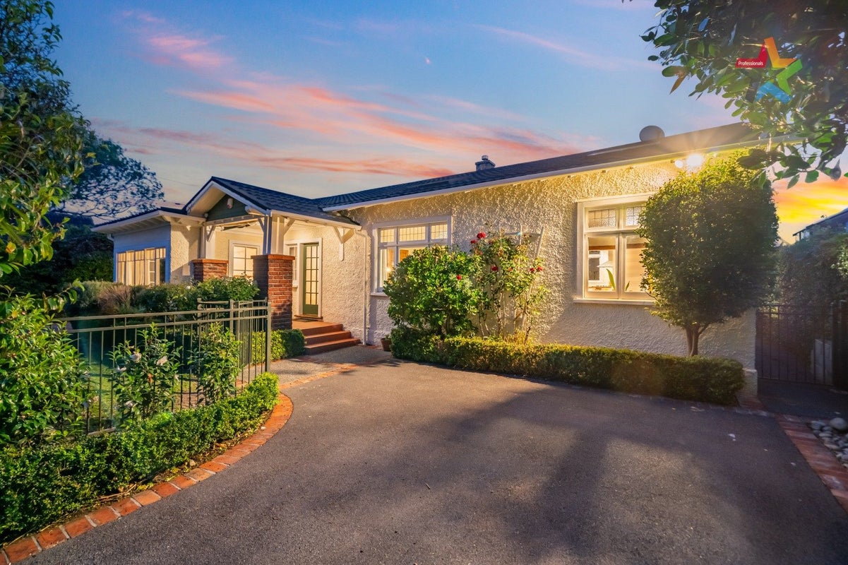 1/10 Maire Street, Woburn, Lower Hutt - Carousel 1