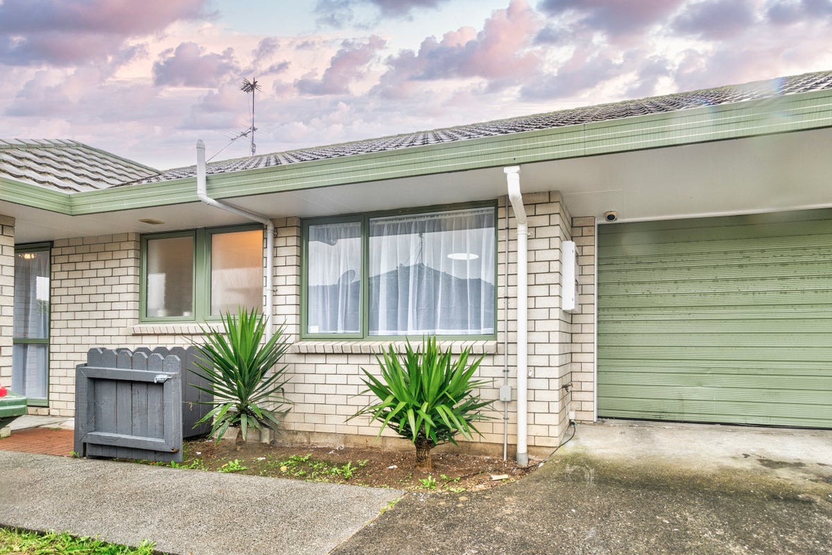 2/11 Solveig Place, Randwick Park, Auckland - Carousel 2