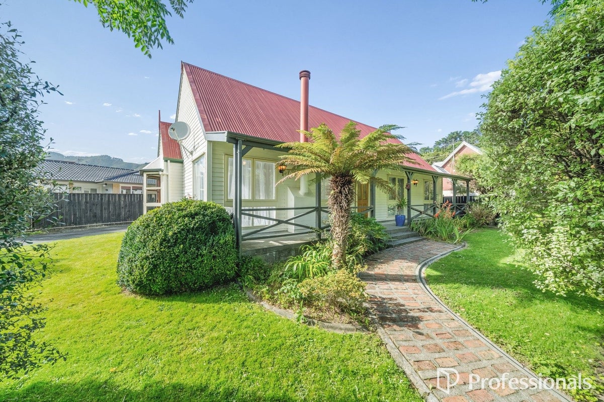 3 McEnroe Grove, Naenae, Lower Hutt - Carousel 1