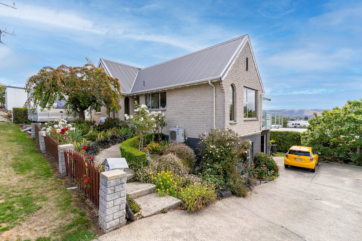 5 Clyde Street, Kinmont Park, Mosgiel - Carousel 1