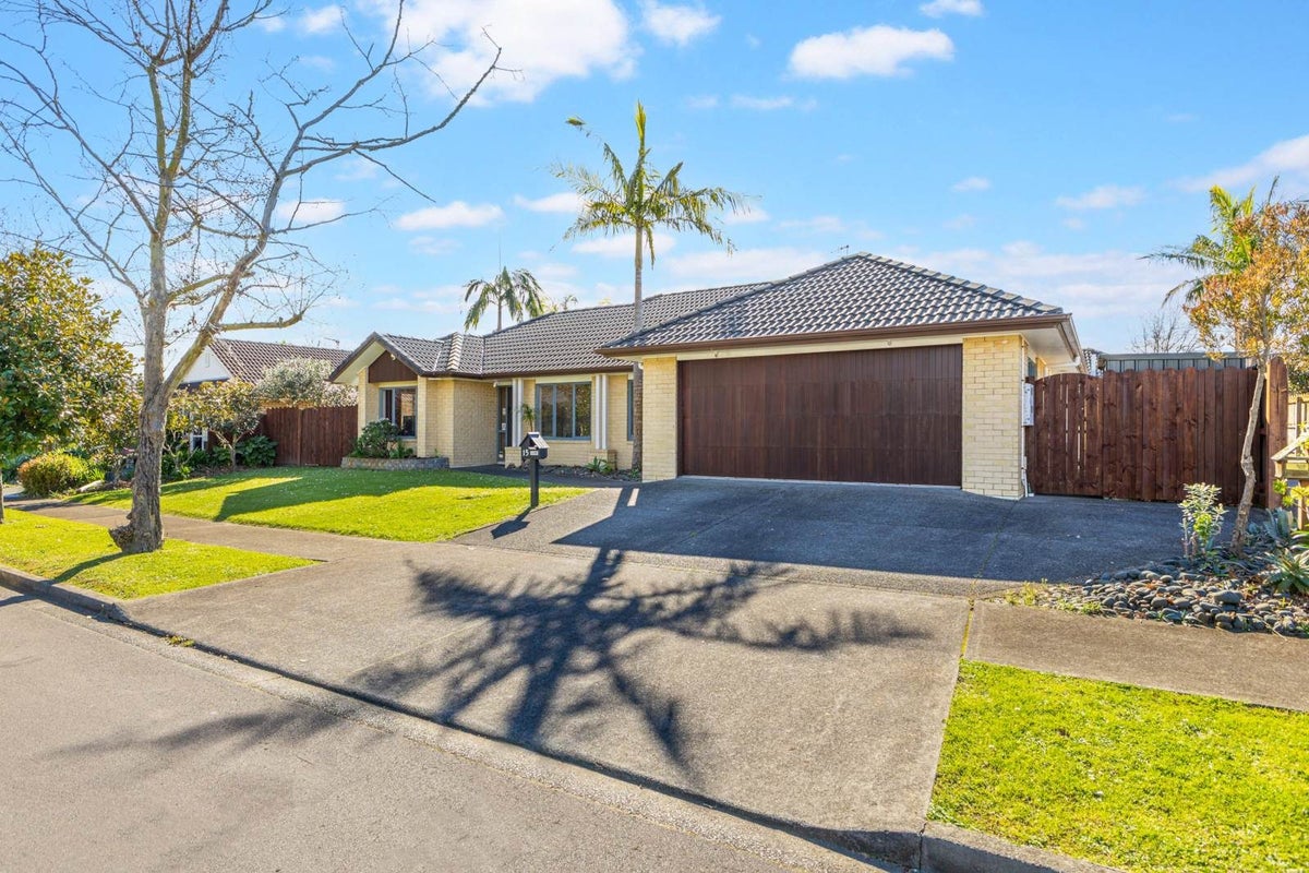 15 Chapletown Drive, East Tamaki, Auckland - Carousel 1