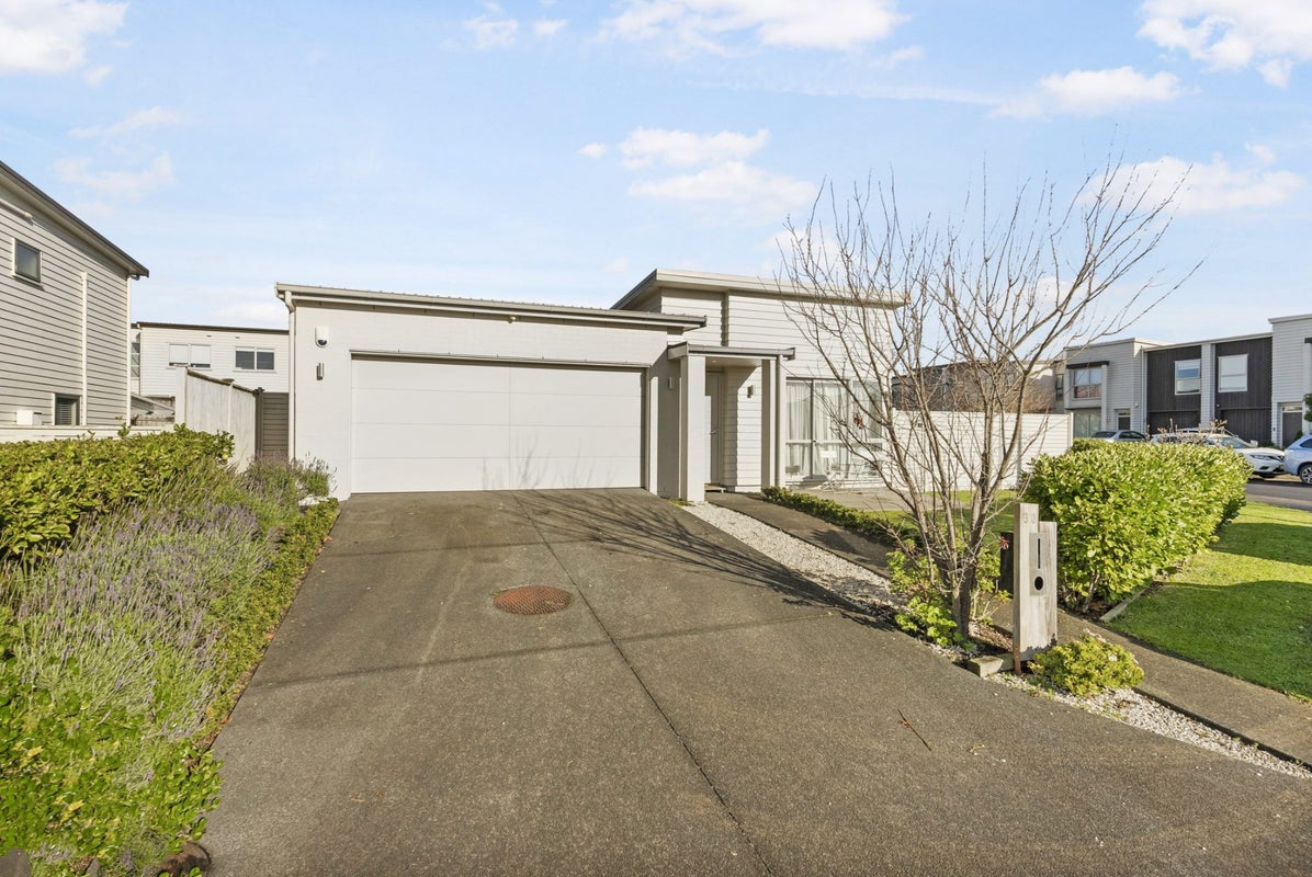 30 Costa Viva Crescent, Karaka, Papakura - Carousel 1