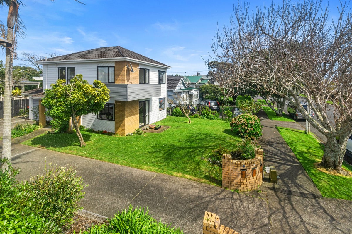 2/66 Shackleton Road, Mount Eden, Auckland - Carousel 1