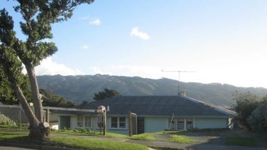 32 Hereford Street, Cannons Creek, Porirua - Carousel 1