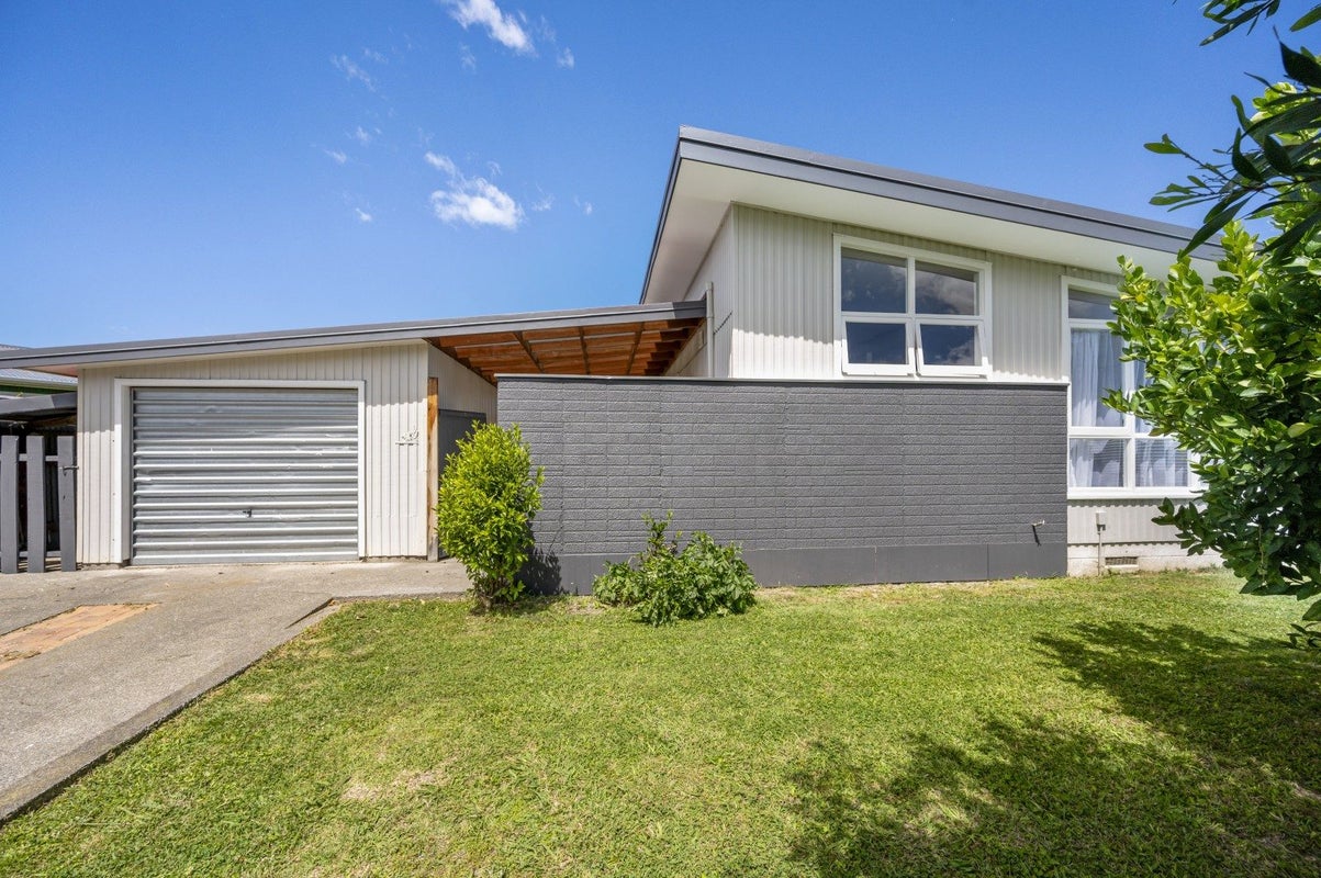 33 Alexander Avenue, Onekawa, Napier - Carousel 1