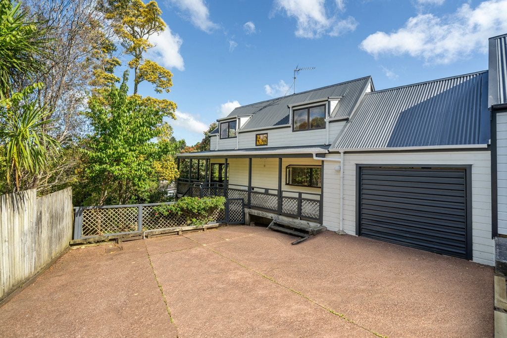 5/8 West Lynn Road, Titirangi, Auckland - Carousel 1