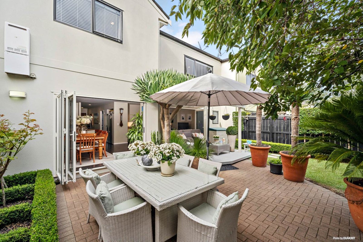 17 Tiger Drive, Golflands, Auckland - Carousel 1