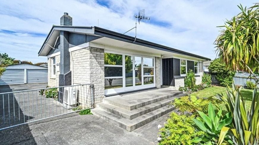 52 Folkestone Drive, Flaxmere, Hastings - Carousel 1
