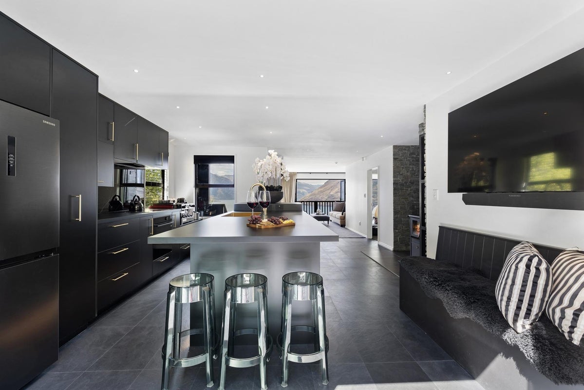 13 Caples Place, Fernhill, Queenstown - Carousel 2