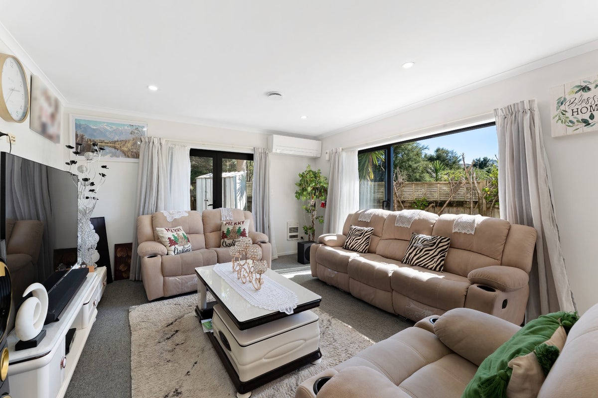 19 Titch Place, Glen Eden, Auckland - Carousel 2