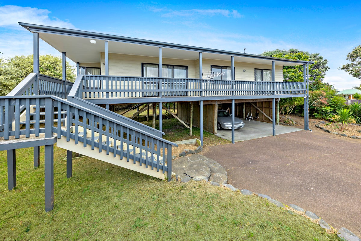 20 Dungarvon Place, Clendon Park, Auckland - Carousel 2