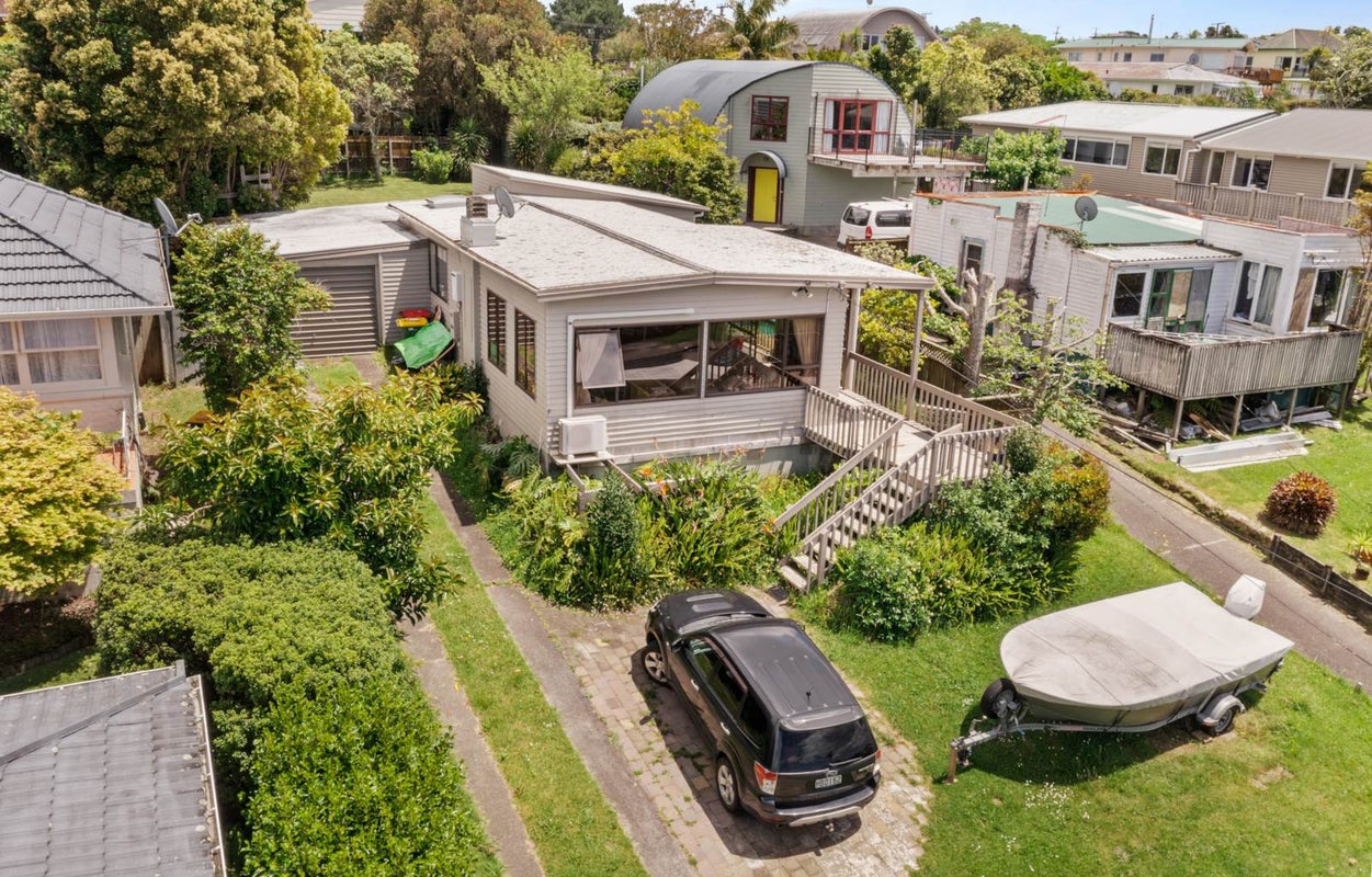 13 Sealy Road, Torbay, Auckland - Carousel 1