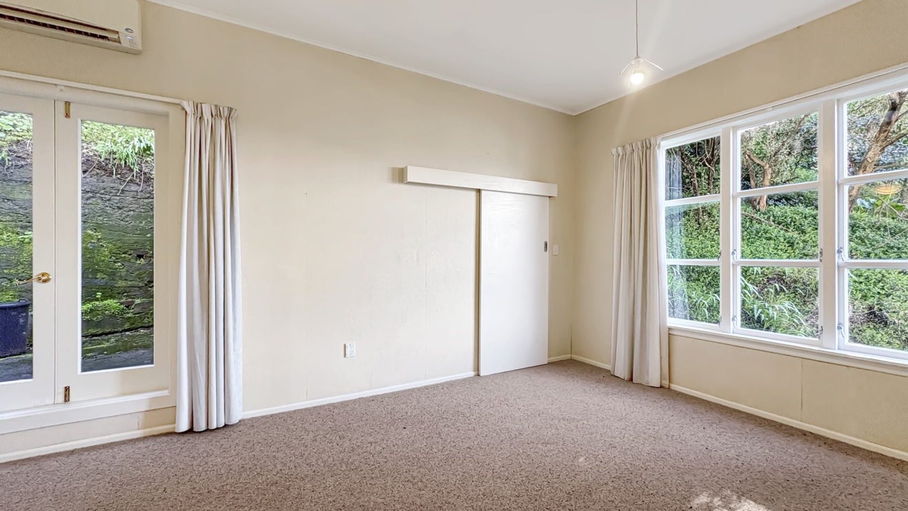 33 Patanga Crescent, Thorndon, Wellington - Carousel 2