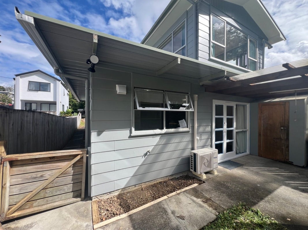 48 Sherwood Avenue, Te Atatu South, Auckland - Carousel 2