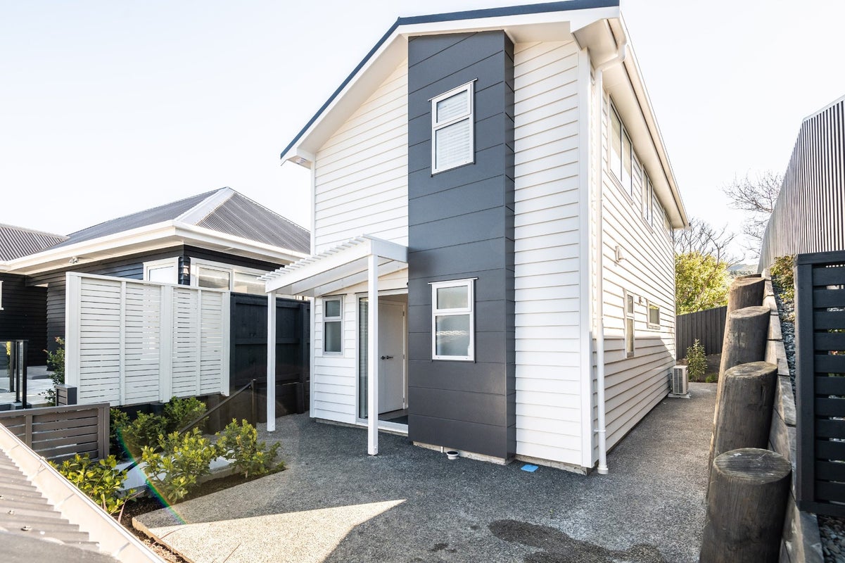 27E Ranui Terrace, Tawa, Wellington - Carousel 1