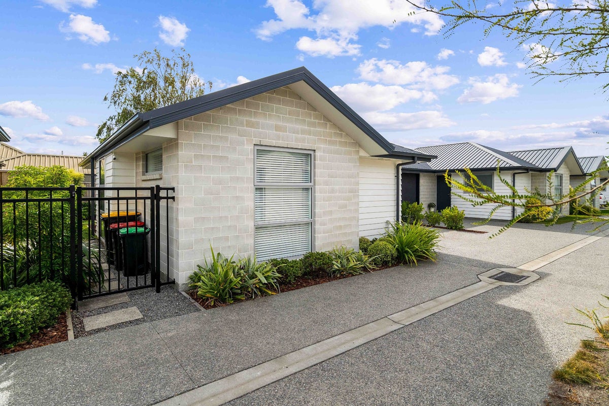 2/3 Nyoli Street, Northcote, Christchurch - Carousel 27