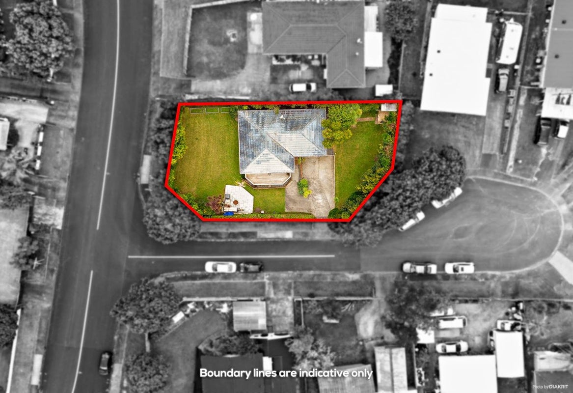 2 Surman Place, Glen Eden, Auckland - Carousel 1