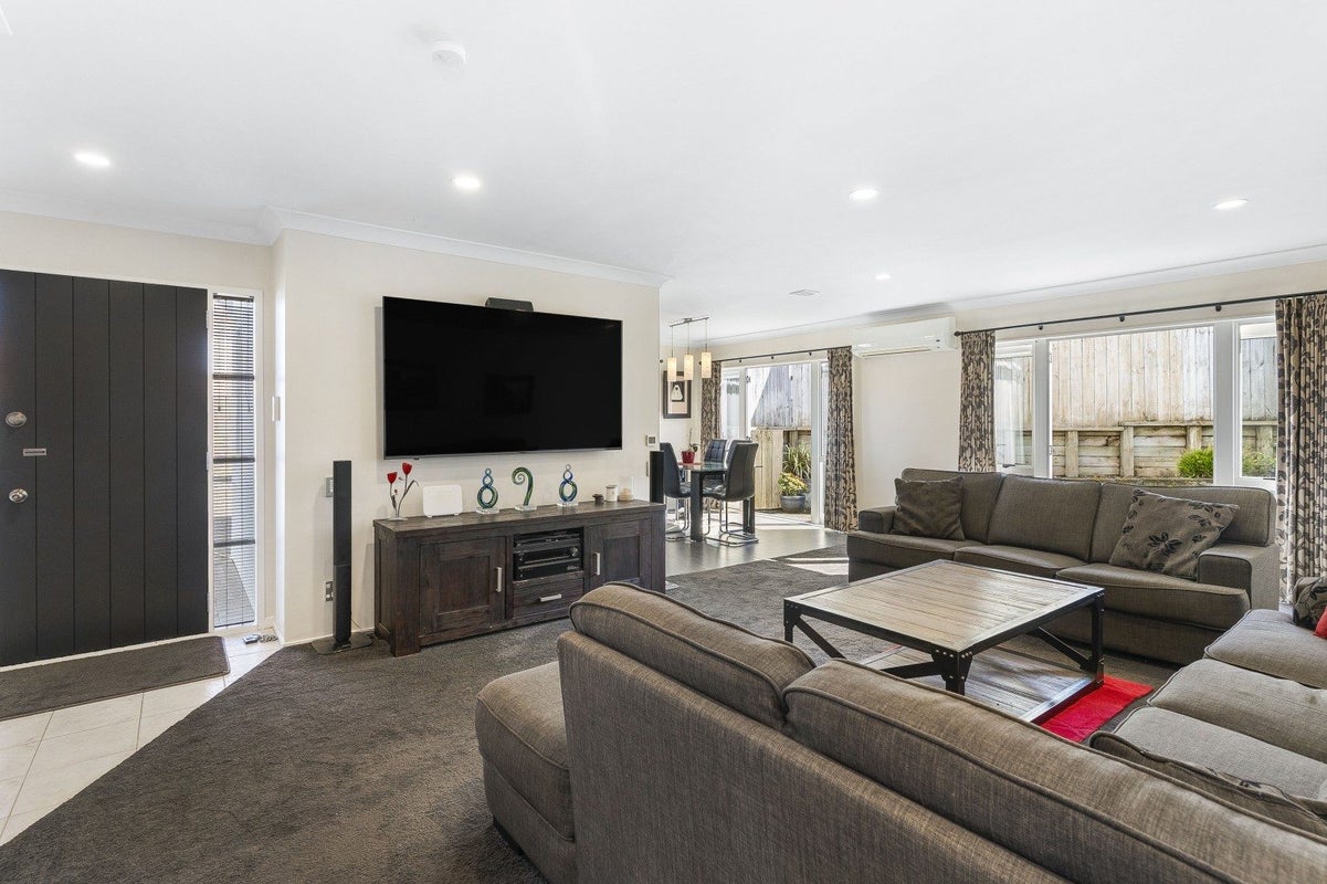 2/10 Vireya Court, Goodwood Heights, Auckland - Carousel 2