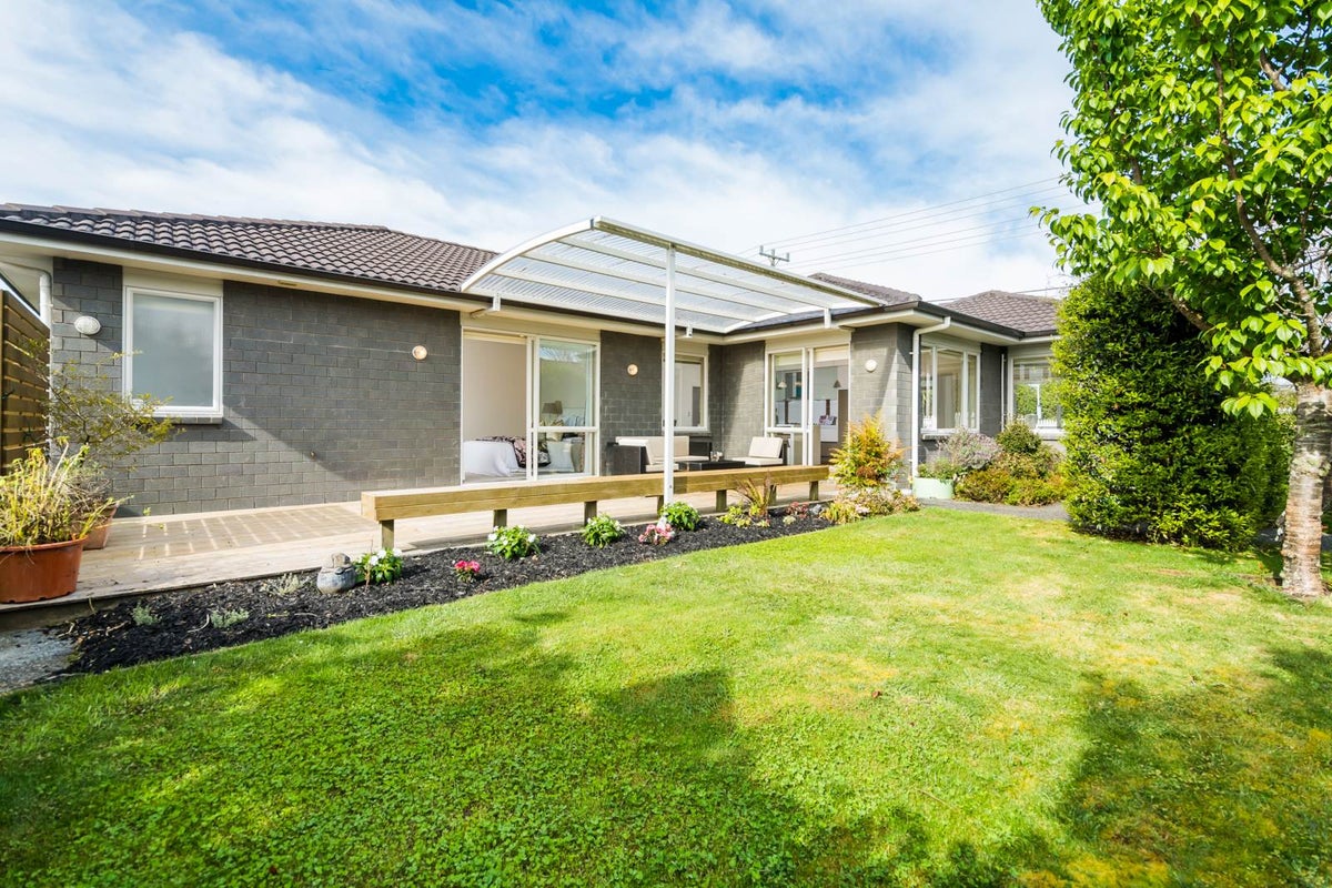 104C Simpson Road, Henderson Valley, Auckland - Carousel 1