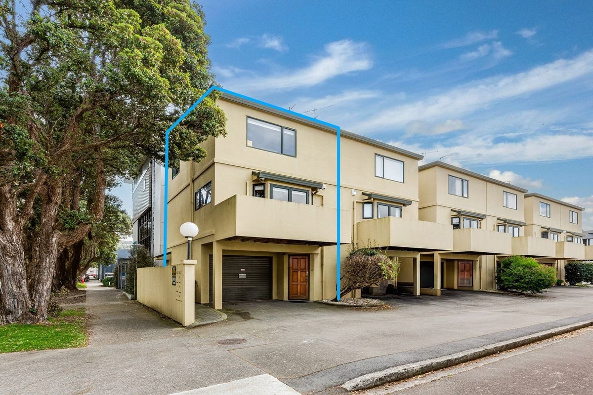 1/7 Raroa Road, Hutt Central, Lower Hutt - Carousel 1