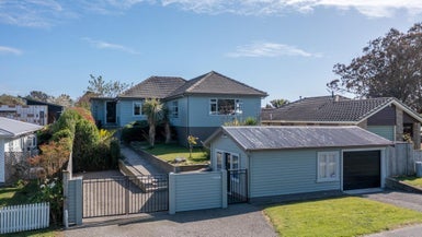 9 Weka Road, Raumati Beach, Paraparaumu - Carousel 1