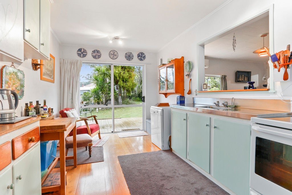 62 Hilling Street, Titirangi, Auckland - Carousel 2