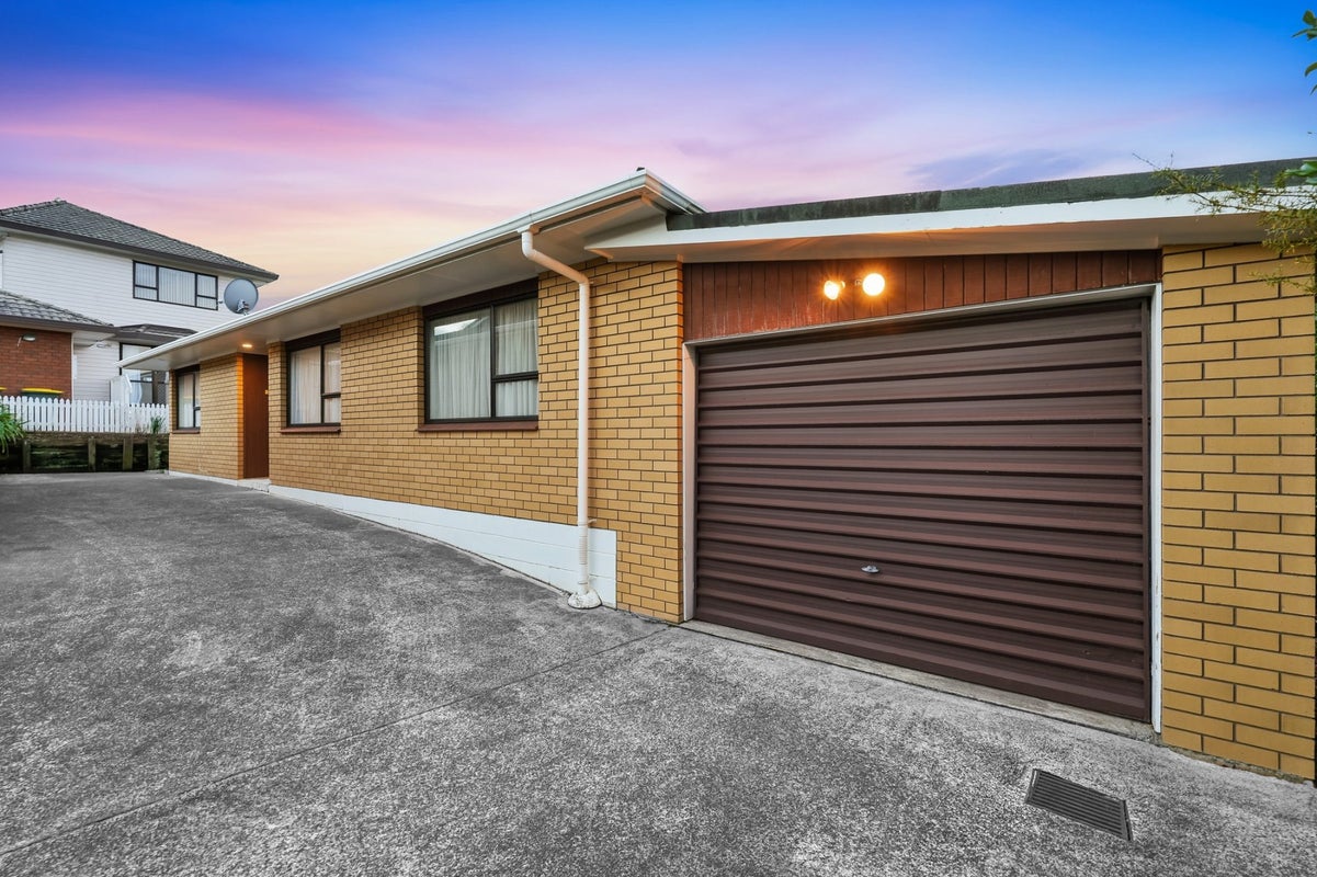 2/5 Milwaukee Place, Glendene, Auckland - Carousel 2