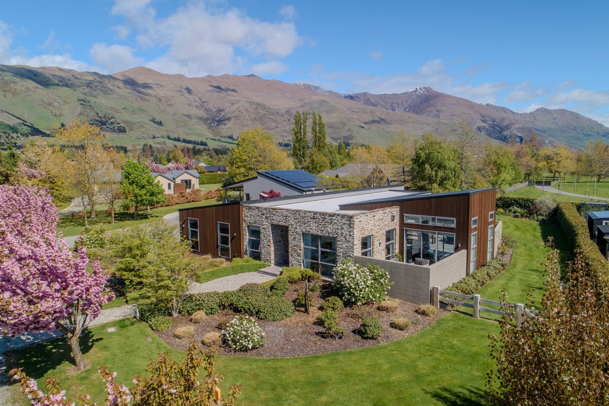 17 Mountain View Drive, Wanaka - Carousel 2