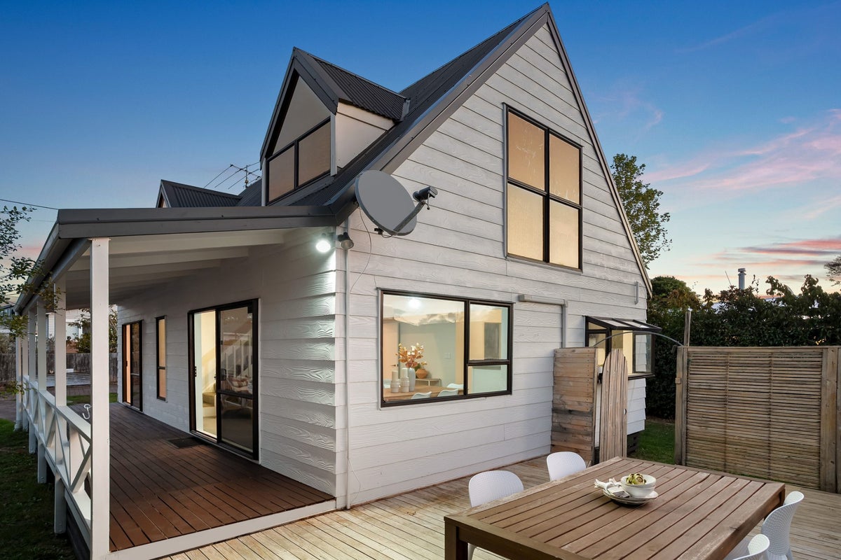 2/6 Lancaster Road, Beach Haven, Auckland - Carousel 1