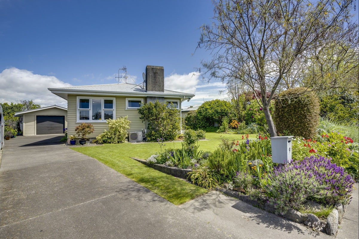 9 Hitchings Avenue, Onekawa, Napier - Carousel 1