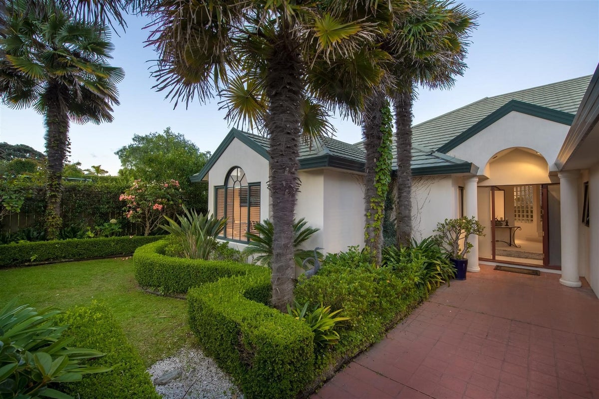 14 Hamana Street, Narrow Neck, Auckland - Carousel 2