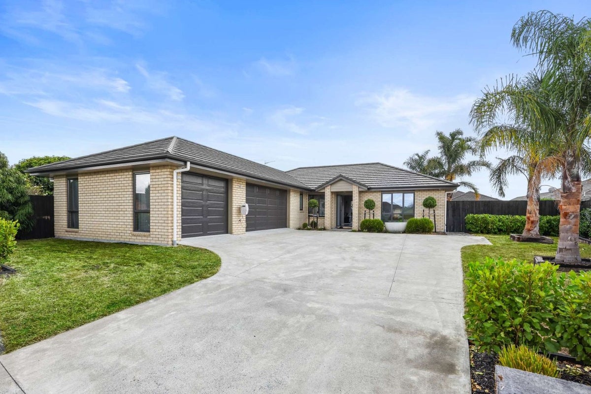 123 Saint James Drive, Huntington, Hamilton - Carousel 1