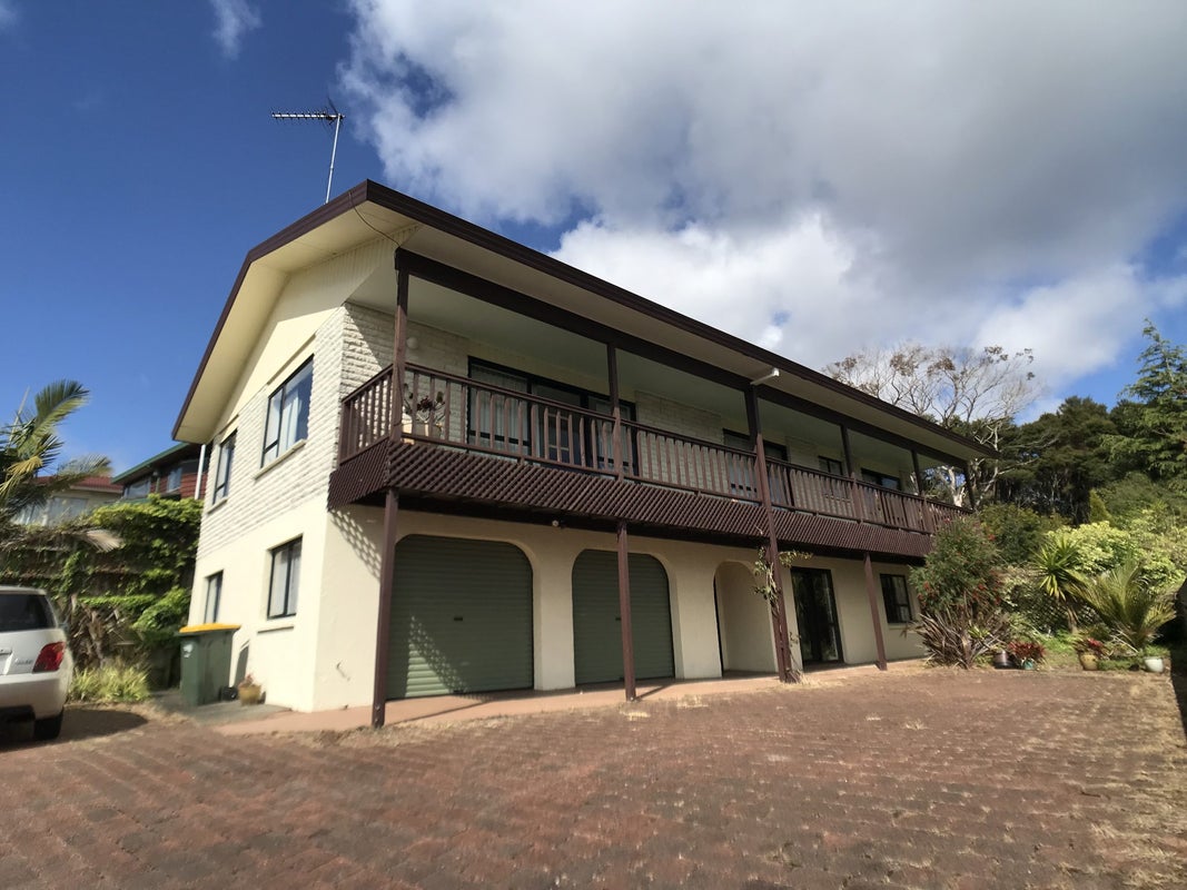 96 Langana Avenue, Browns Bay, Auckland - Carousel 2