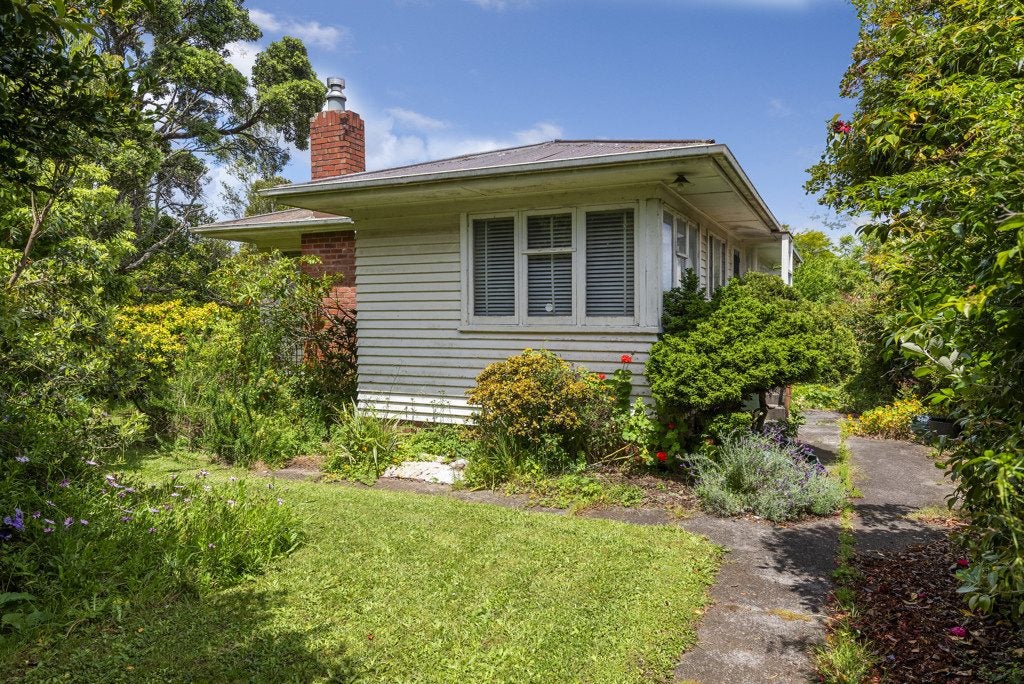 25 Reeves Road, Pakuranga, Auckland - Carousel 1