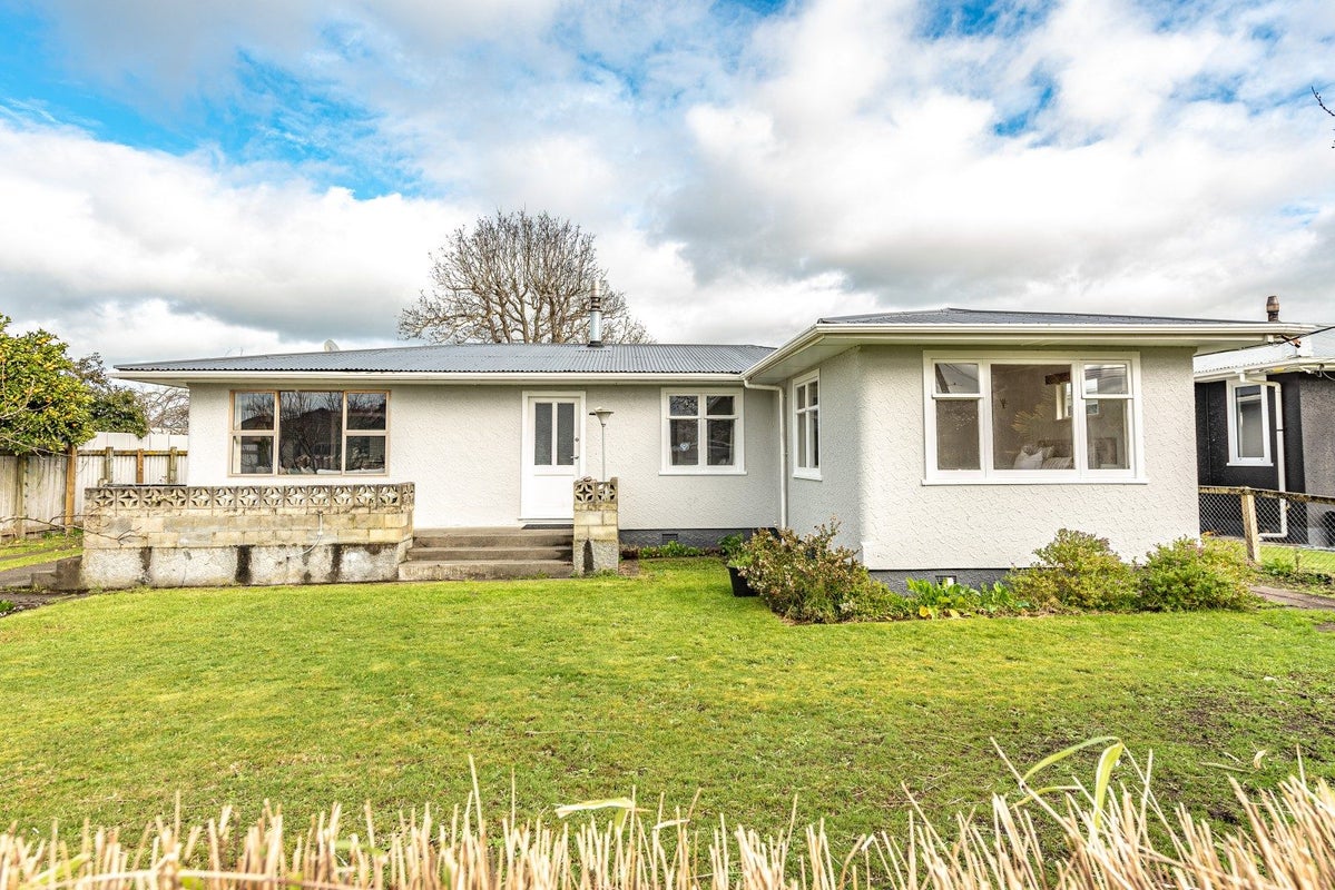 17 Caffray Avenue, Aramoho, Whanganui - Carousel 1