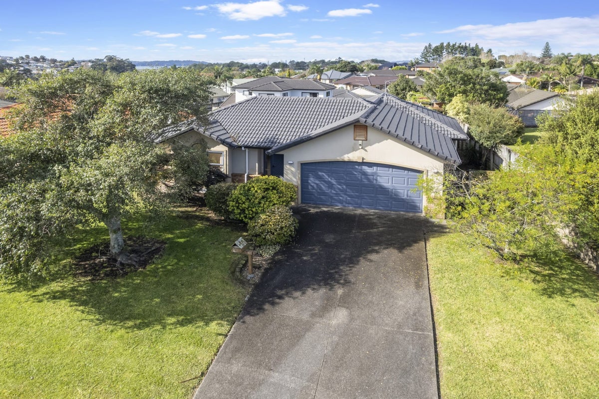 36 Jadewynn Drive, Massey, Auckland - Carousel 1