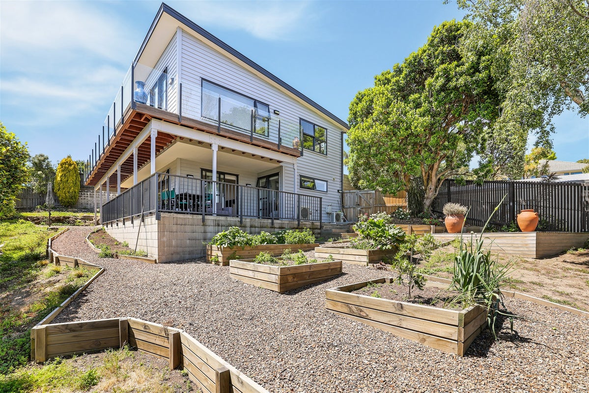 31 Cannon Hill Crescent, Mount Pleasant, Christchurch - Carousel 1