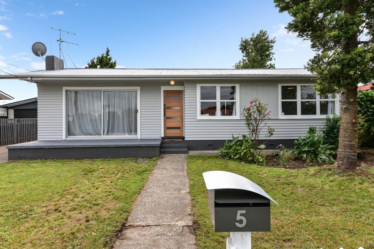 5 Cricket Place, Melville, Hamilton - Carousel 1