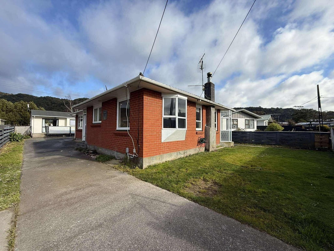 71 Karamu Crescent, Wainuiomata, Lower Hutt - Carousel 2