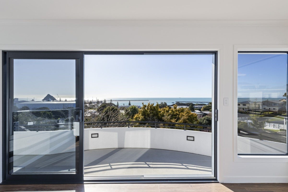 23 Peace Avenue, Moturoa, New Plymouth - Carousel 2