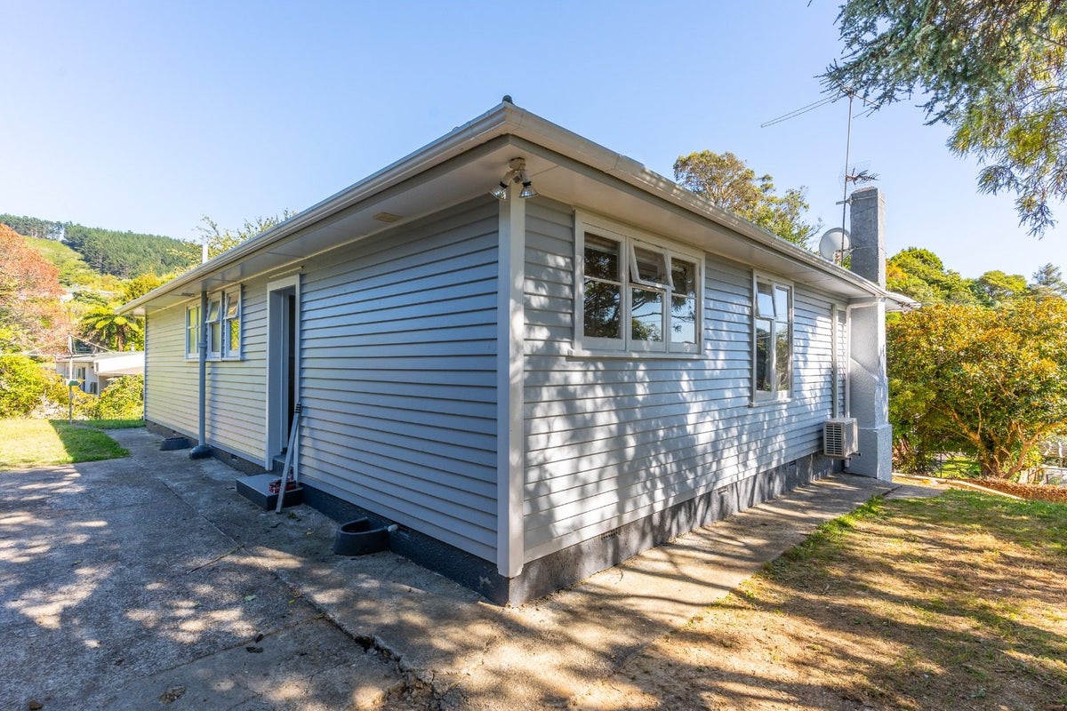 68 The Drive, Tawa, Wellington - Carousel 12