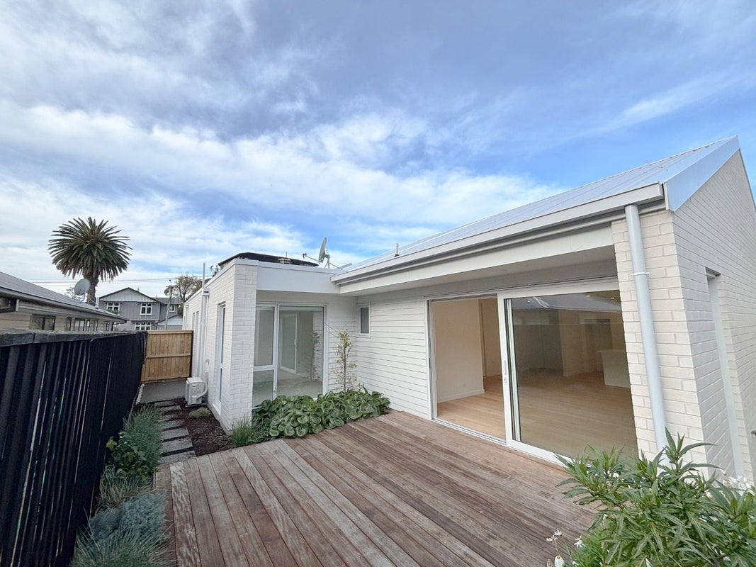 2/14 Nayland Street, Sumner, Christchurch - Carousel 1